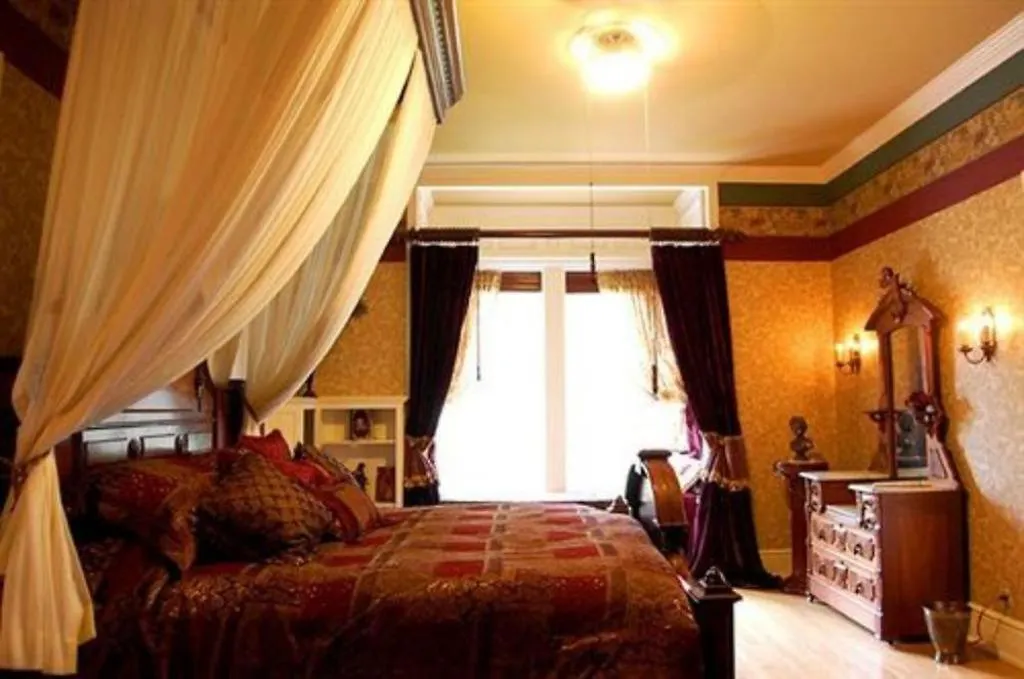 Alexander Mansion Bed And Breakfast-1